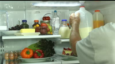 Sữa cần bảo quản trong tủ lạnh vào mùa đông